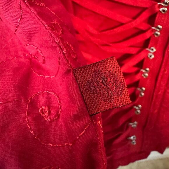 Tripp NYC 2X Cap Sleeve Corset Top Red Eyelet Lace Up Renaissance Gothic Y2K - Picture 6 of 8
